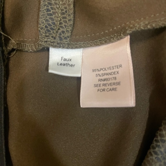 Philosophy Brown and Black Patterned Leggings
Faux leather size M - Picture 7 of 10